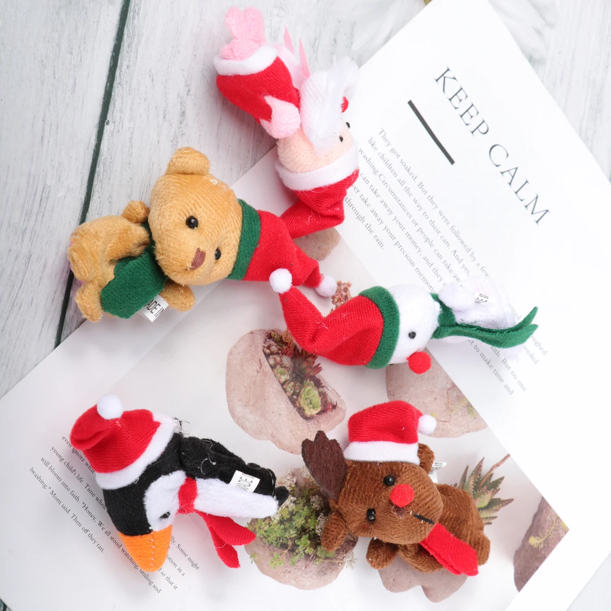 5Pcs Finger Puppets Set Christmas Characters for Kids Storytelling Play Small Size Hand Puppets Gift Santa Bear Penguin Snowman