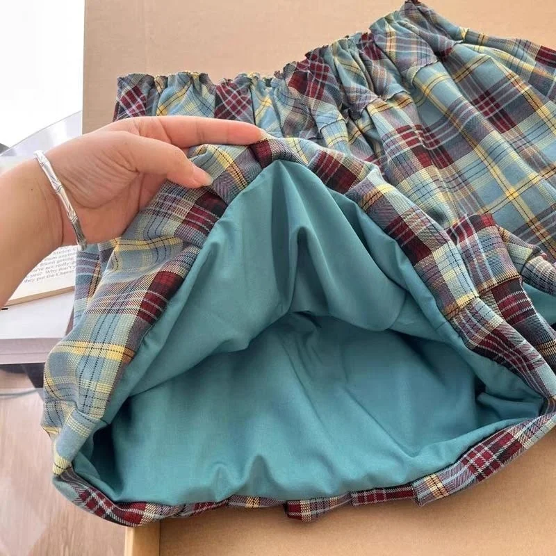 Pantaloncini scozzesi a vita alta con volant da donna Vita elastica Y2K Estetica Streetwear Pantaloncini estivi casual in misto vestibilità ampia