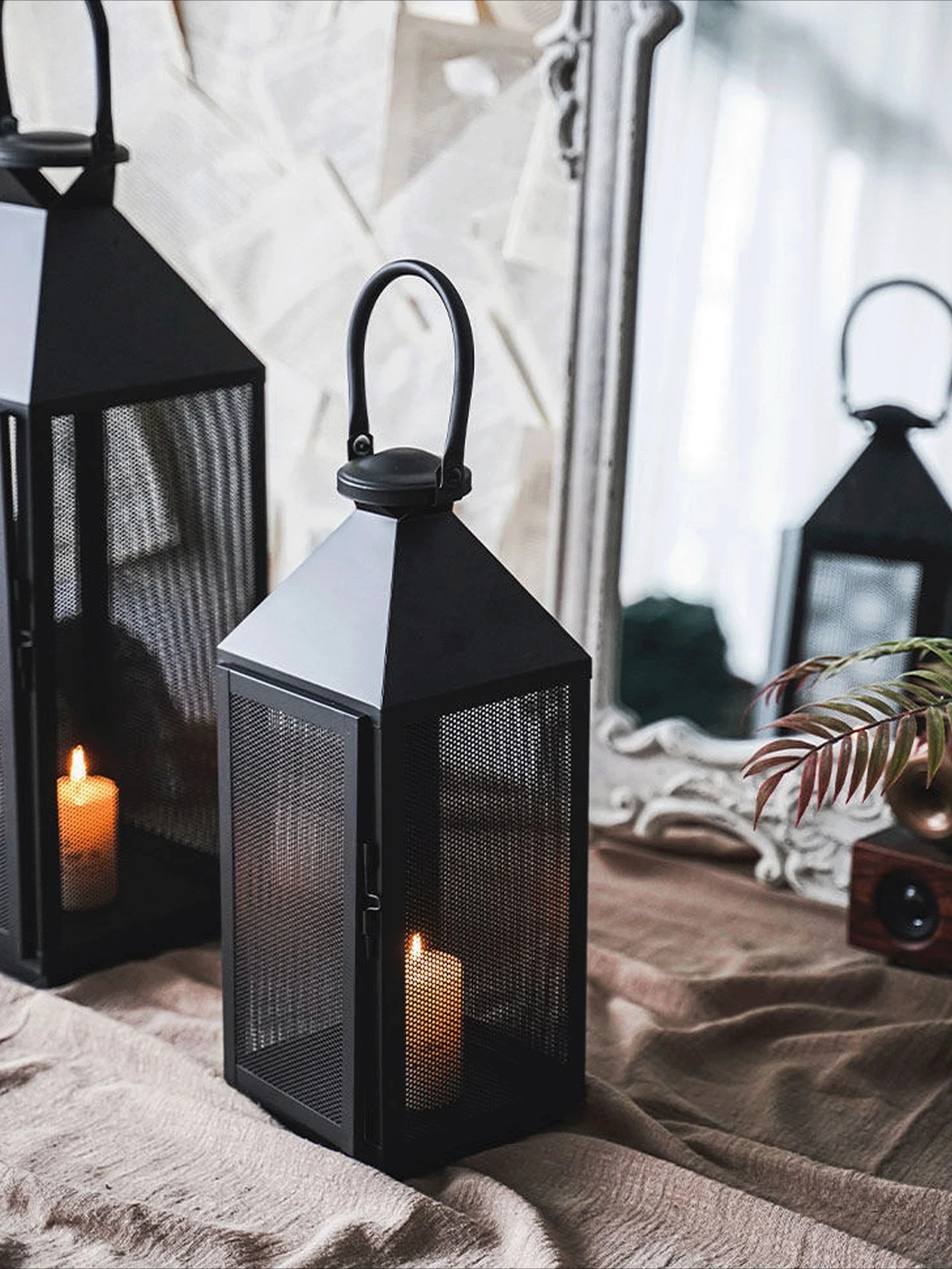 Wrought iron wind lamp candle holder Metal retro floor-to-ceiling portable candle holder ornament Homestay atmosphere