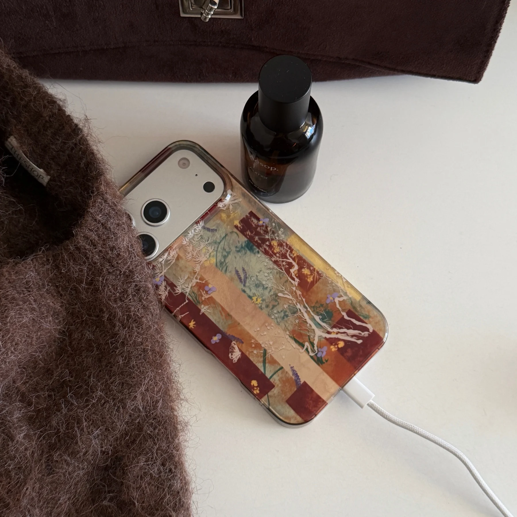 Orientalische, kunstvolle, florale Retro-Handyhülle mit aufwendigen Pflanzen- und Schmetterlingsmotiven für iPhone 18 17 16 15 14 13 Pro Max Rückseiten-Handyhülle Capa – Detail 4