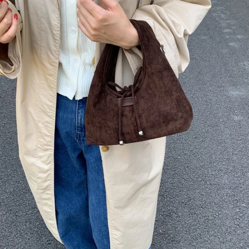 

Ladies Crossbody-Bag Crafted From Fine Leather Featuring Trendy Design And High-End Paris Vintage Style​