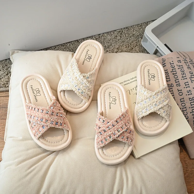 

2024 Summer New Children Slippers for Girls Fashion Elegant Korean Style Sweet Glitter Soft Anti-slippery Open-toe Beach Shoes