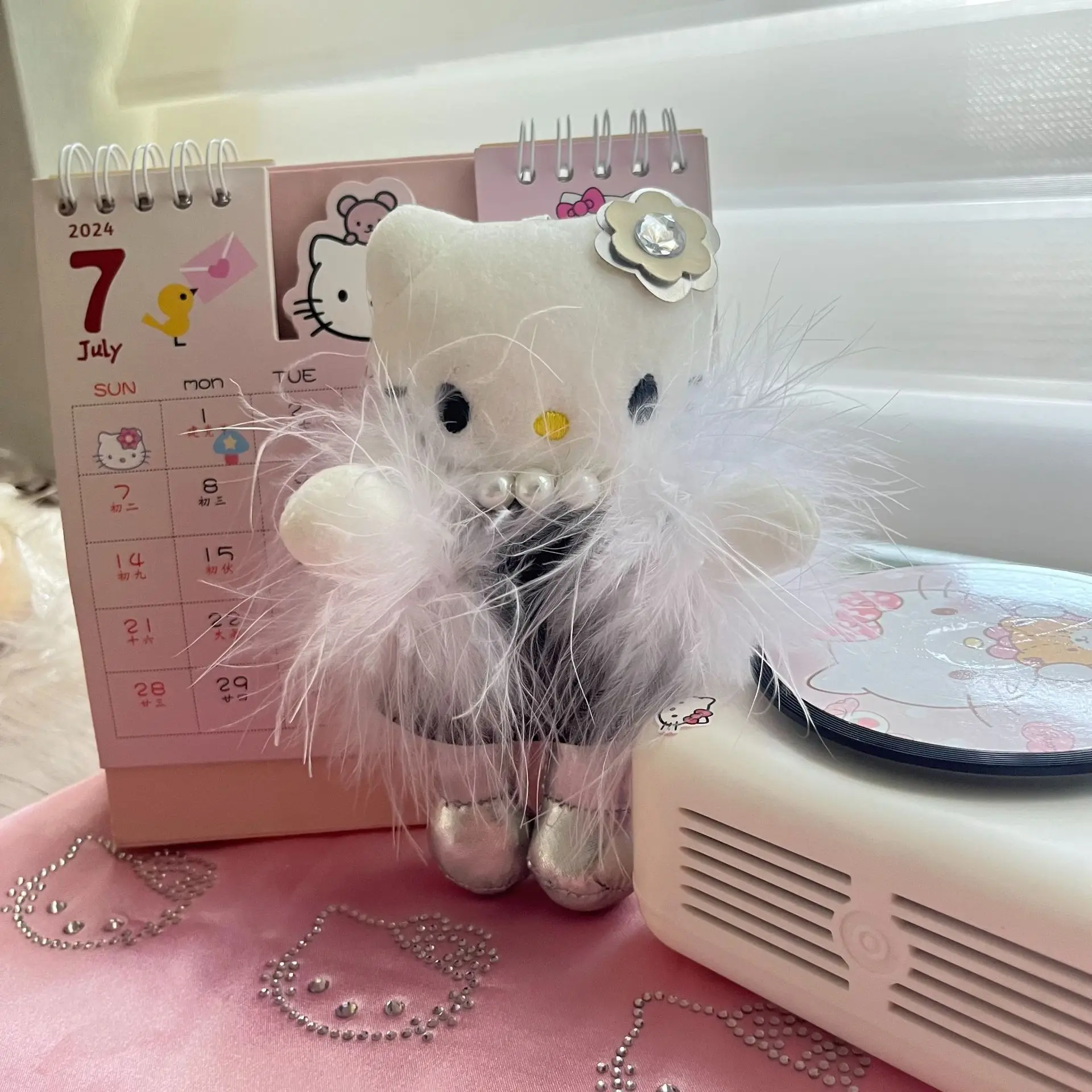 Kawaii Hello Kitty Cartoon piccola pelliccia profumata KT portachiavi in peluche Anime Sanrio ragazza cuore carino peluche zaino ciondolo regali