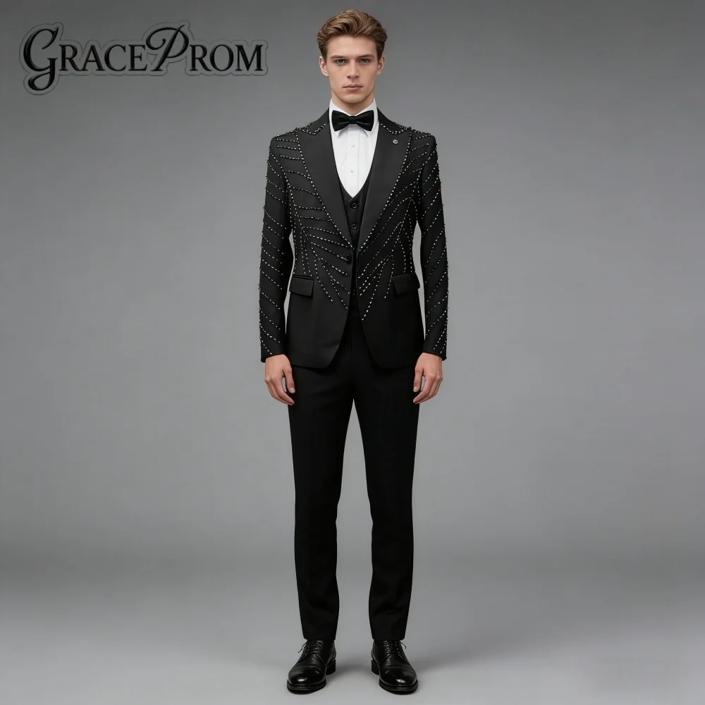 

Черный мужской костюм-тройка с шалевым воротником и бисерной отделкой для выпускного вечера/торжественных мероприятий: пиджак, жилет, брюки. Индивидуальный пошив.