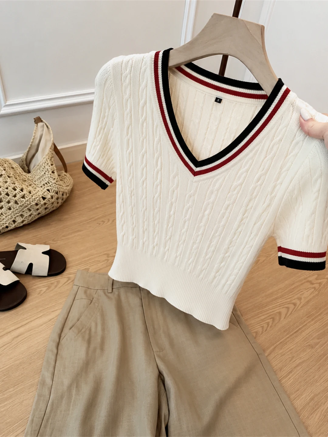 

Color Block Design V-Neck Ice Silk Knitted Top Short Sleeve Women's Fashion Summer Unique Shirt Korean Style Straight Cut