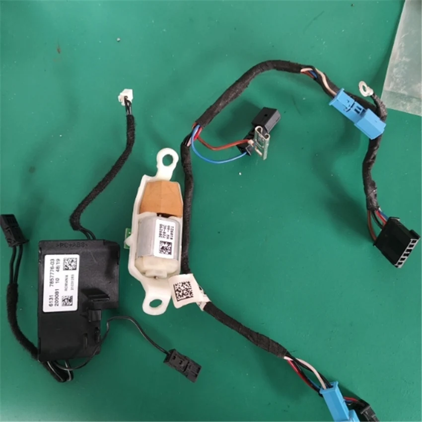 

Модуль вибрационного двигателя рулевого колеса BMW M3 M5 F10 F30 F20 F21 F22 F31 F32 F33 F34 F36 F15 F16 F25 F26 F01 F07