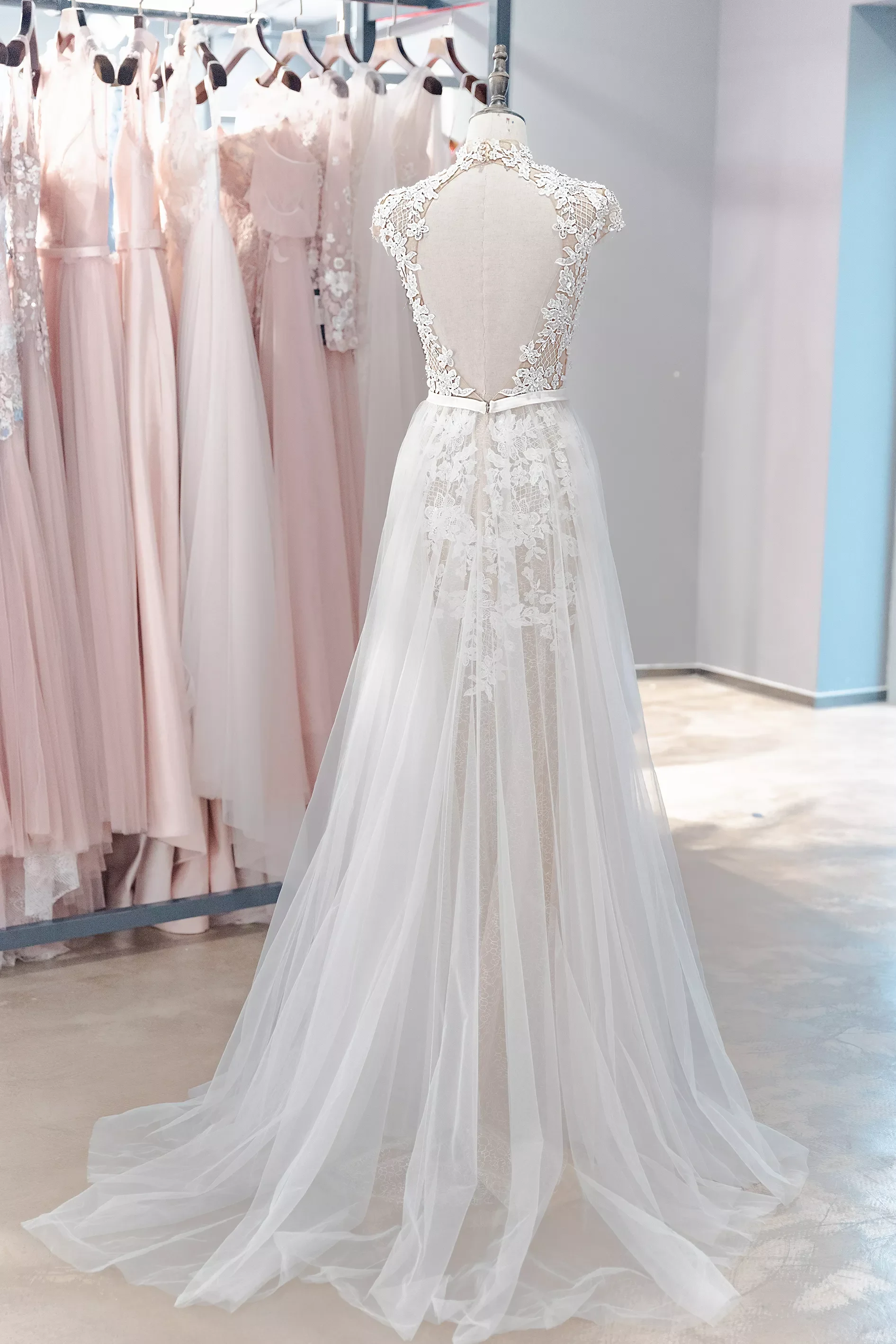 Roycebridal A line تول ناعم مع الدانتيل الرومانسي زين فستان الزفاف زي العرائس مع الترتر الخرز رداء دي ماري