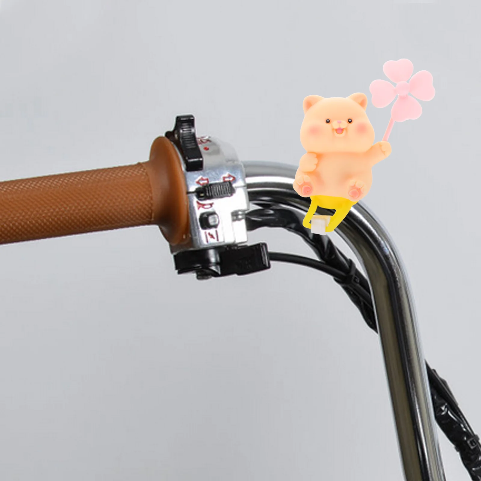 

Pig Decoration Mount Windmill Mini Fan Resin Motorcycle Electric Ornament Funny Car Dashboard Accessory Animal Bike Bell