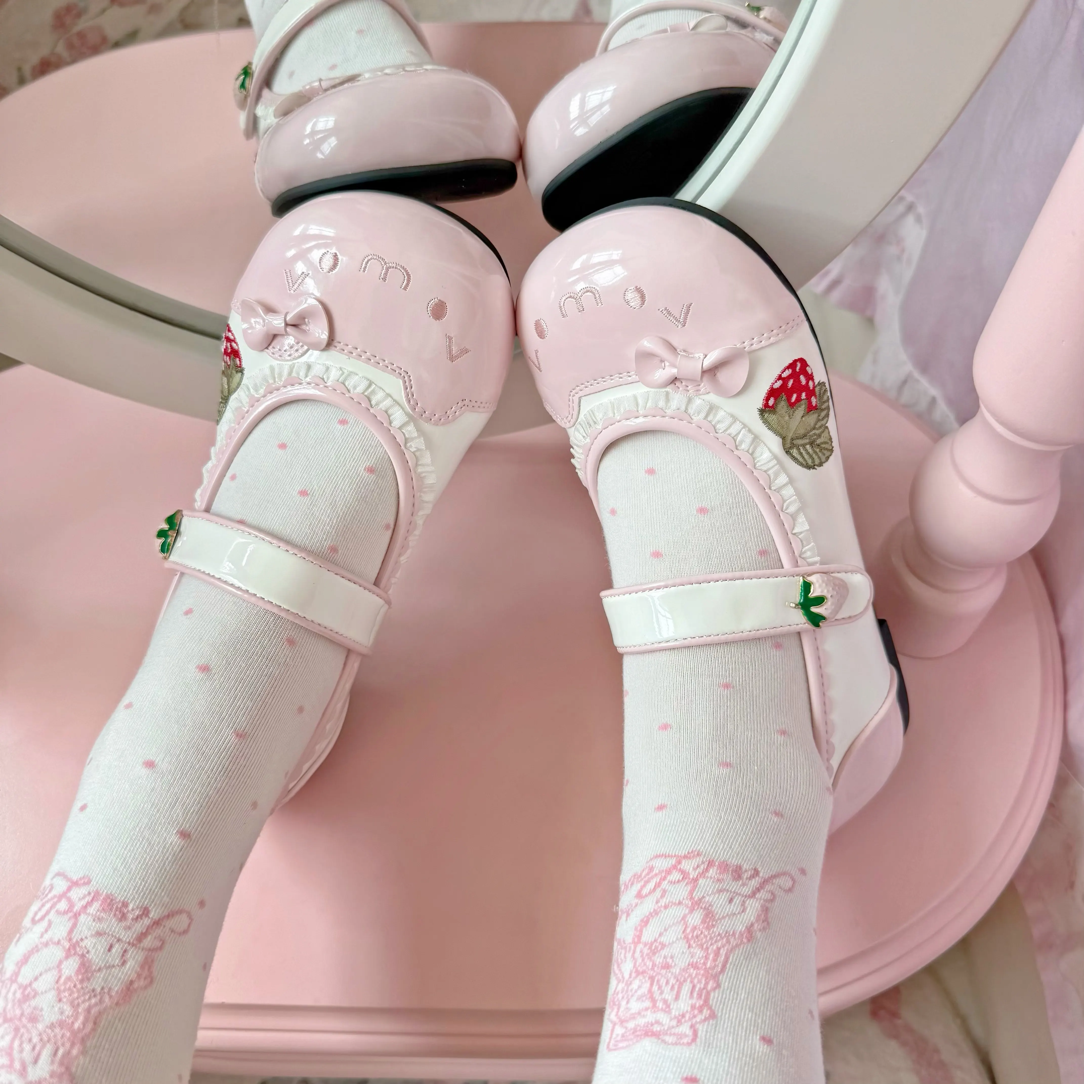 

Японская оригинальная милая и милая домашняя обувь с бантом в стиле Лолиты, клубнично-фруктовый медведь, мягкие женские туфли Мэри Джейн на плоской подошве с круглой головкой