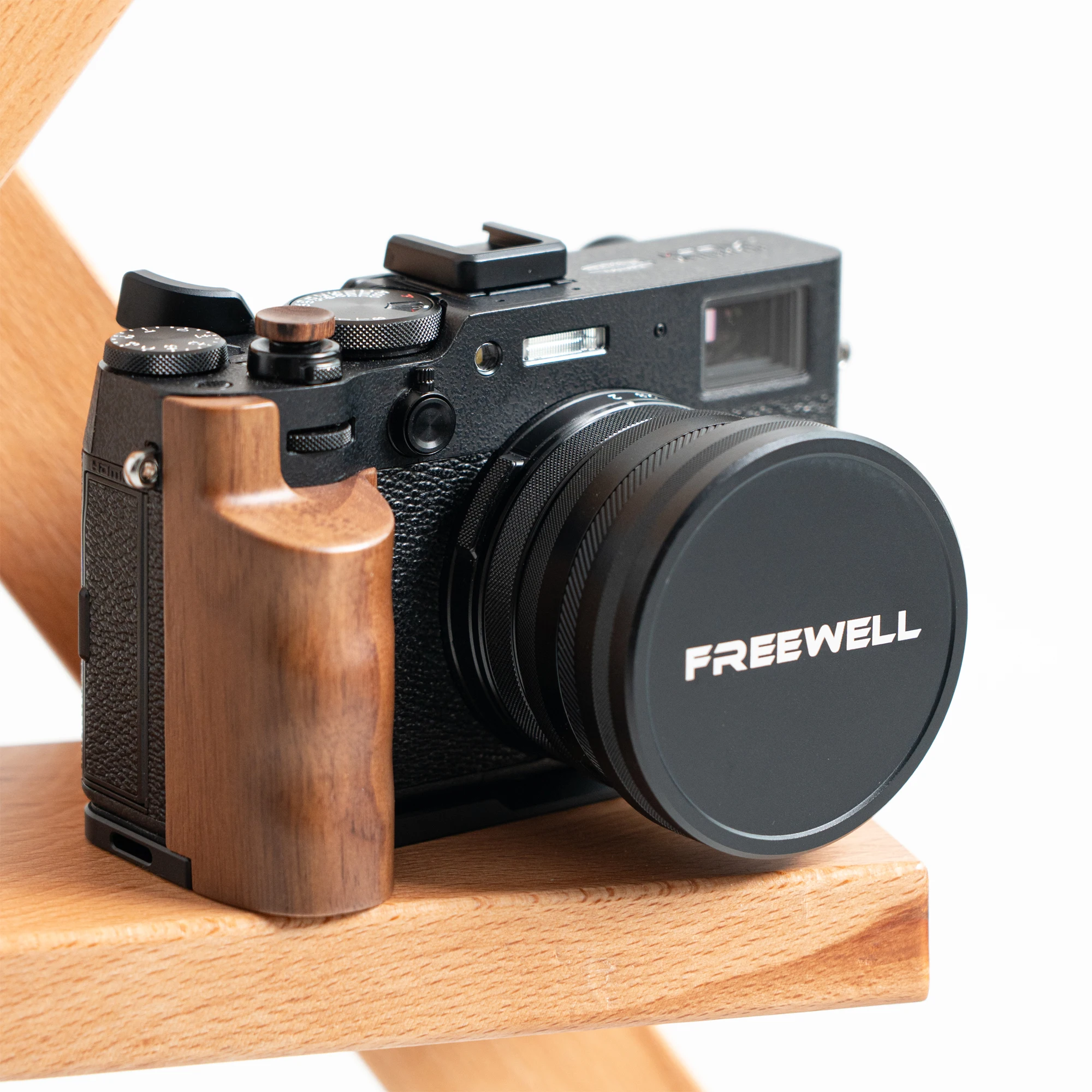 قبضة Freewell الخشبية الفاخرة على شكل حرف L متوافقة مع كاميرا Fuji X100VI ولوحة سريعة التحرير وبناء خشبي متين