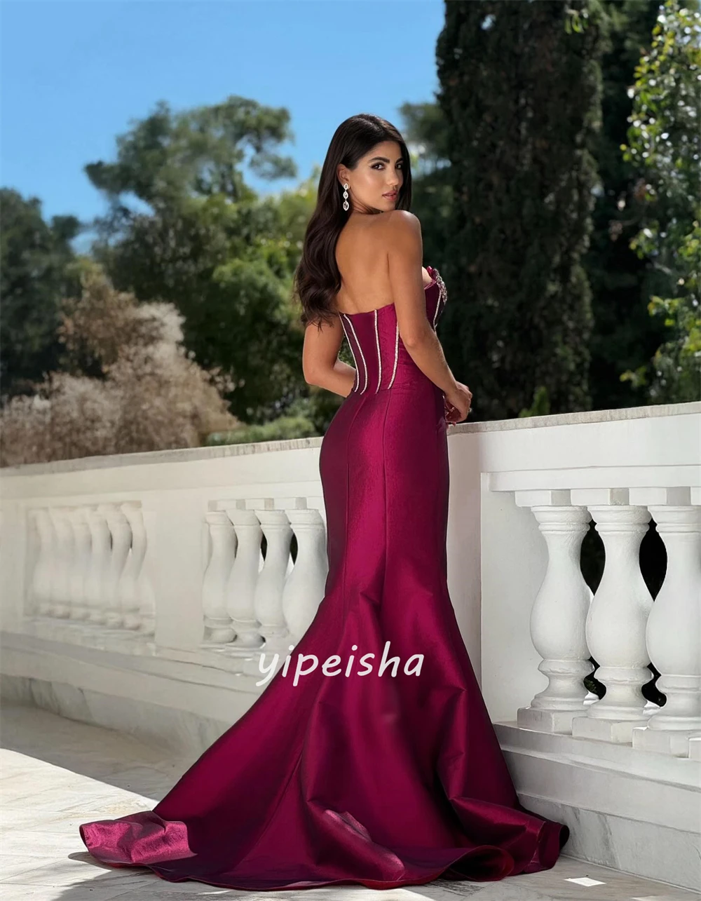 Maßgeschneiderte moderne Stil elegante Charmeuse Strass Falten Meerjungfrau trägerlose lange Kleider maßgeschneiderte Anlasskleider hohe Qualität