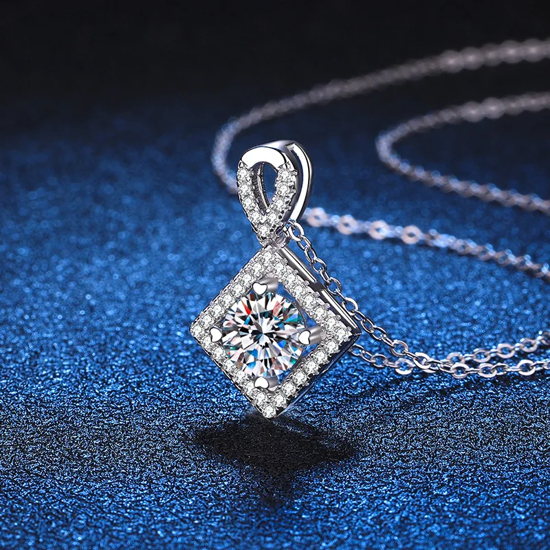 18K gold inlaid diamond pendant Moissanite PT950 platinum necklace geometric square inlaid diamond D-color collarbone chain