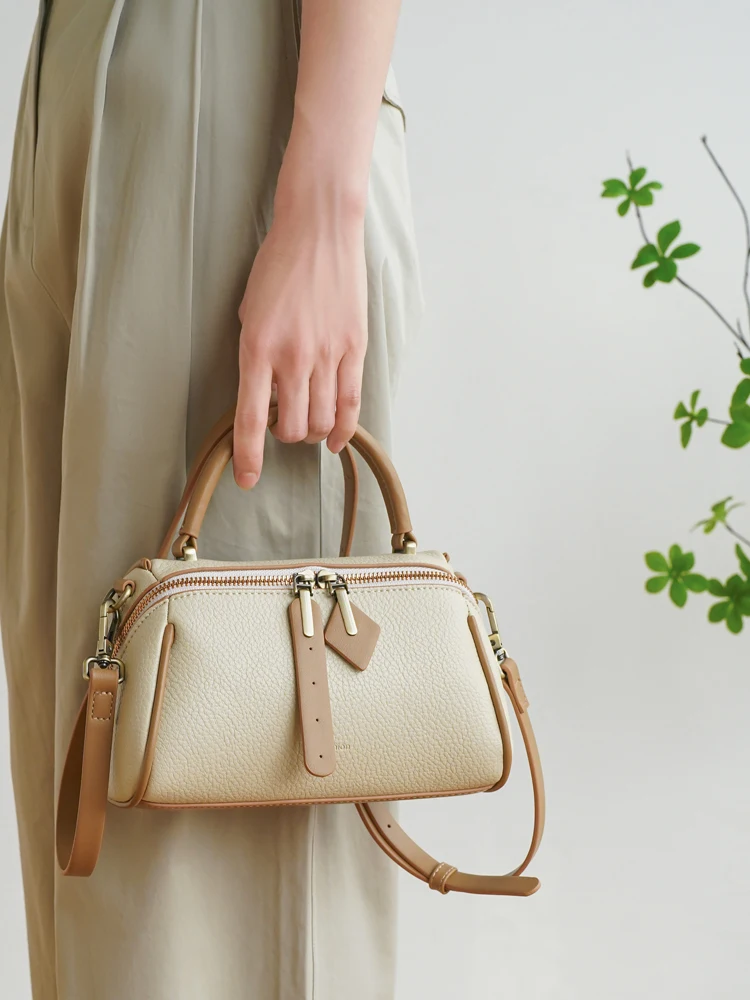 

Elegant Commuter Style Pillow Shaped Shoulder Bag for Women Soft PU Leather Handbag with Zipper Closure Versatile Crossbody Bag