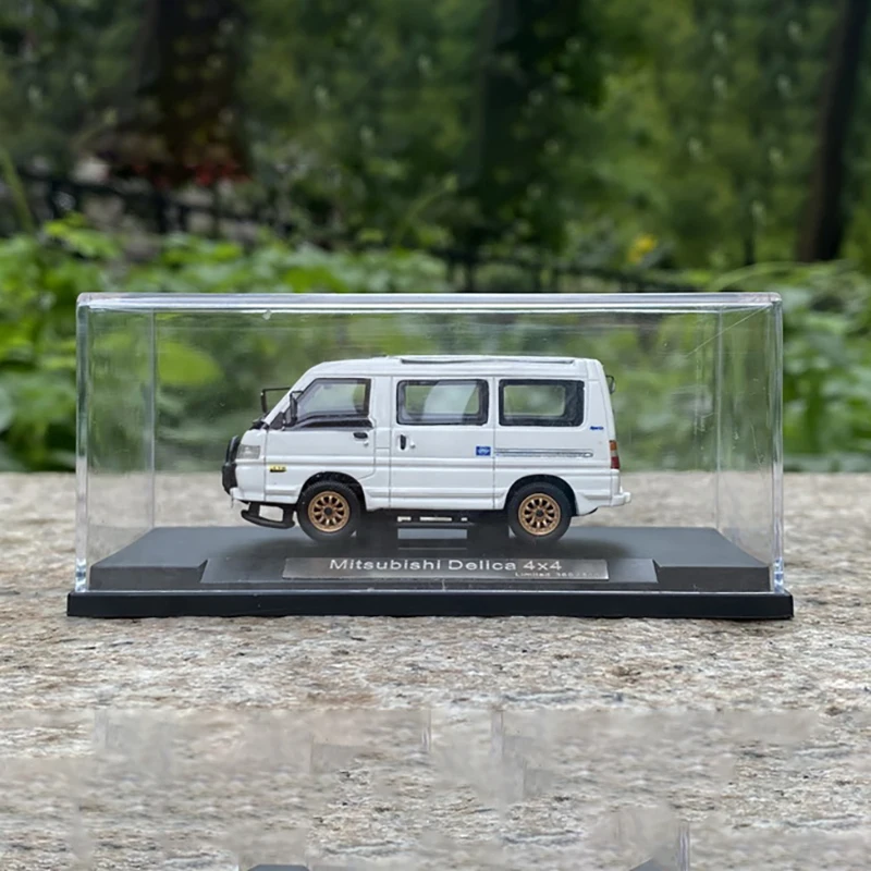 Diecast Alloy 1:64 Scale Delica Van Simulation Car Model White For Adult Collection Gift Display Souvenir Ornament