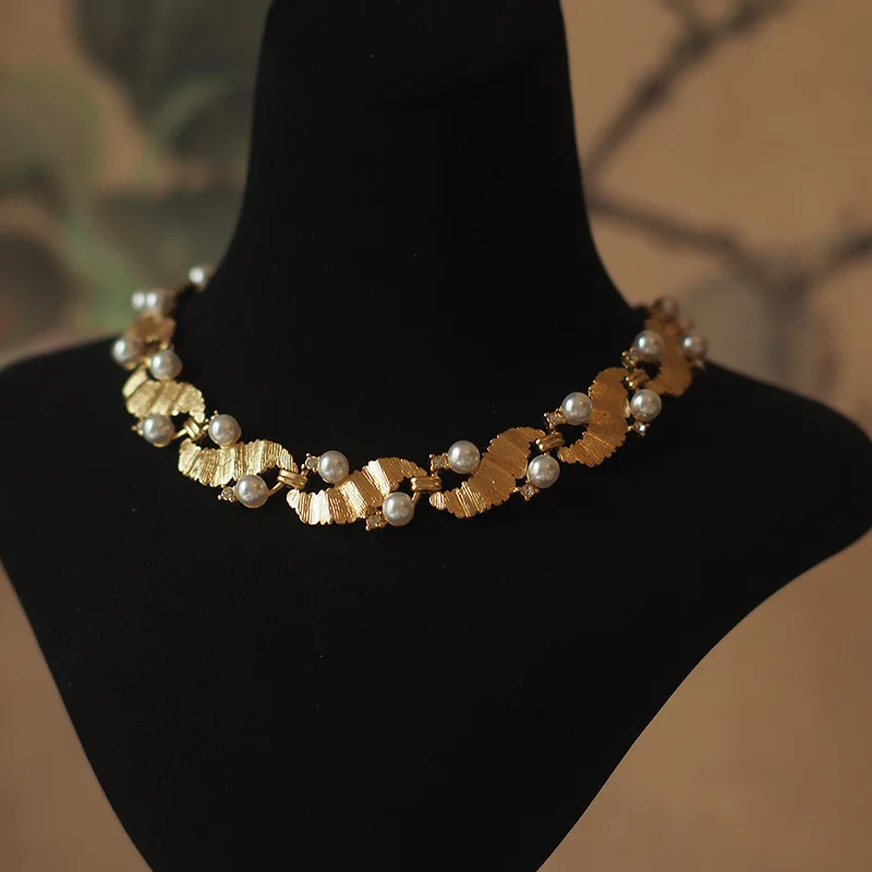 

2025 French-Western Inspired Vintage Pearl Simulant Necklace - Heavyweight Artisan Handcrafted Niche Design for Evening Gowns