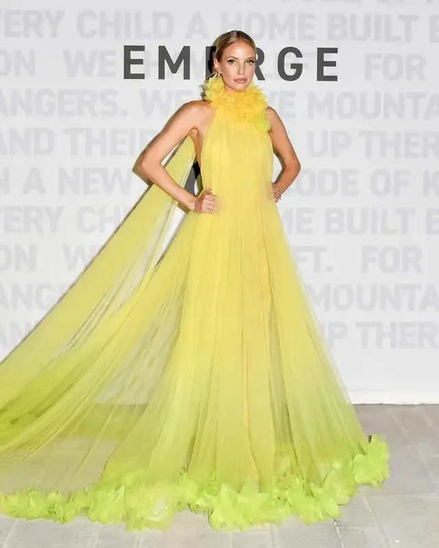 Floral Bride Gowns Halter Neck Dubai Lush Prom Wedding Gown Applique Mesh Long A Line Backless Tulle Party Dress for Weddings