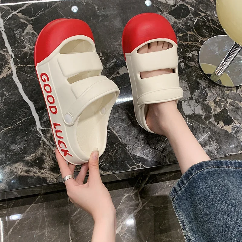 

2025 New Korean Version of Baotou Color Blocked Thick Soled Women's Outdoor Cool Slippers Fashionable and Versatile Slippers