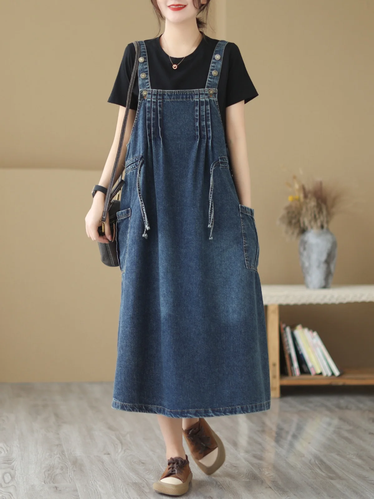 Vestido Midi Feminino Retrô Azul Jeans com Cintura Ajustável e Efeito Emagrecedor, Modelo Evasê Elegante para o Verão