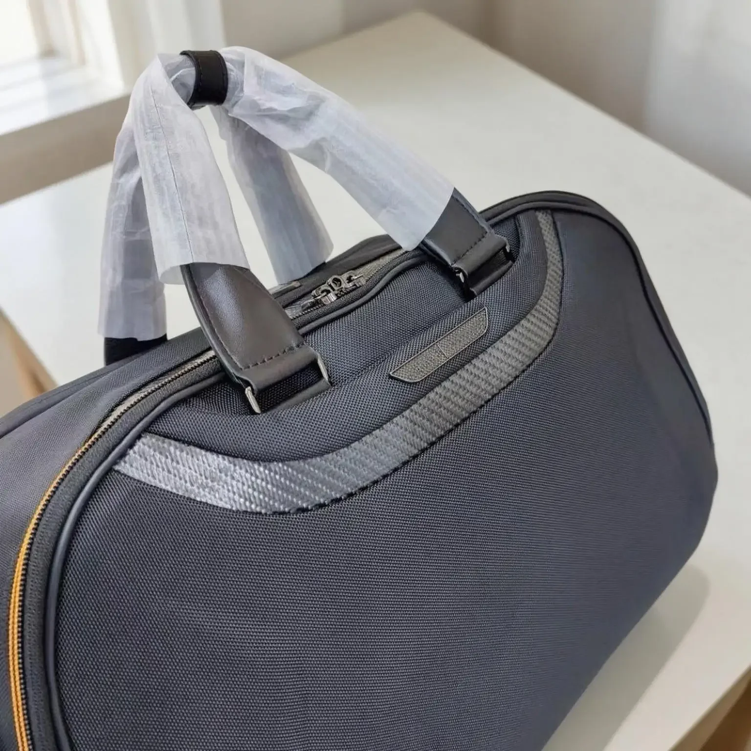 New Travel Bag, Cool Stylish Handbag & Single Shoulder Bag for Young Men, Business Casual