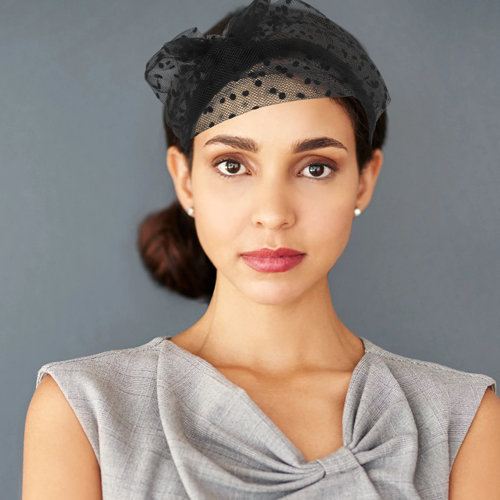 

Retro Fascinator Headpiece for Women Fashionable Lace Trimmed Hair Clip Perfect for Bridal Shower Banquet Wedding Party