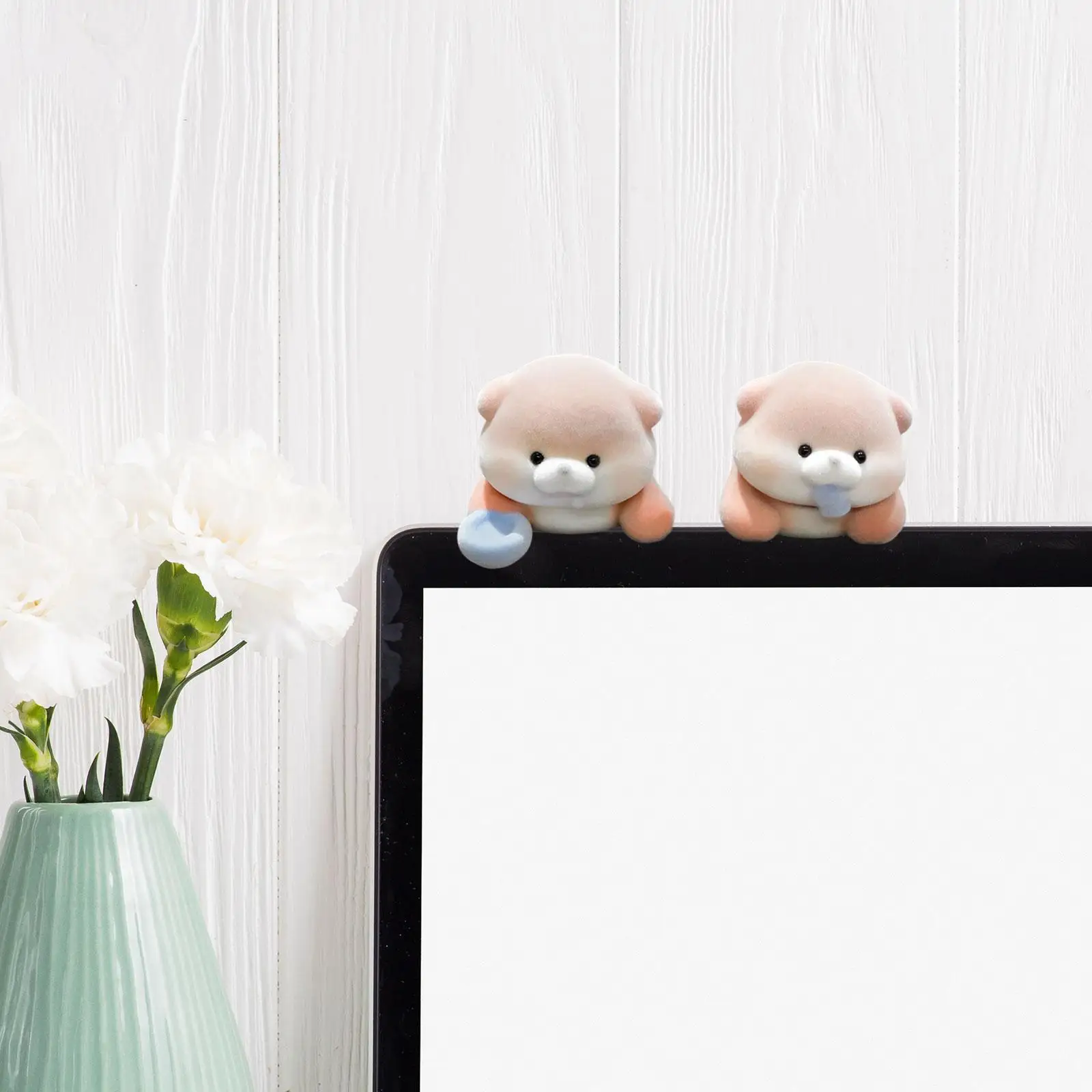 2 Pieces Small Otter Statue Creative Cute Versatile Tabletop Ornament Sculpture Miniature Otter Figurine for Notebook Bookshelf