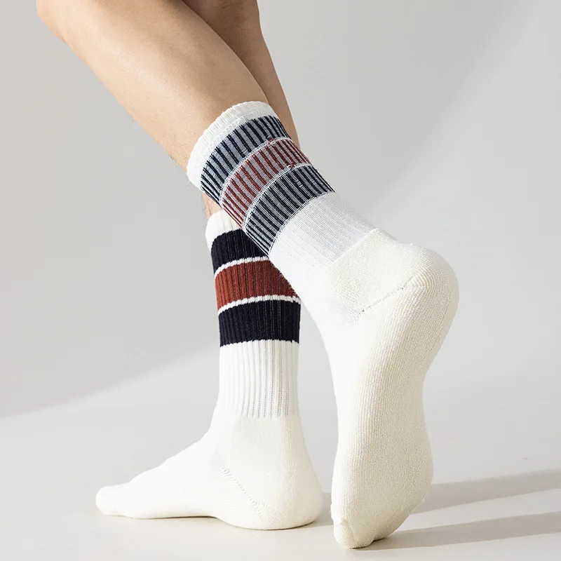 Chaussettes en coton de basket-ball unisexe, bas de sport épais, absorbant la sueur, chaussettes éponge, tube moyen, taille unique, convient à tous les couples