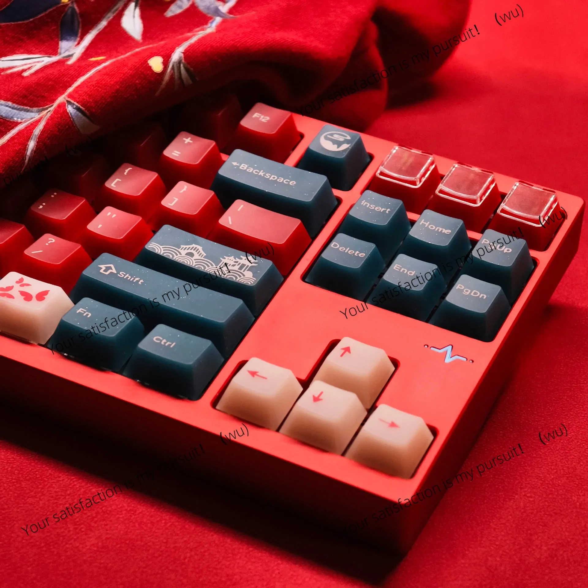 Nephrite red bean keycaps are engraved with fog through, and 178-key mechanical magnetic axis keyboard caps