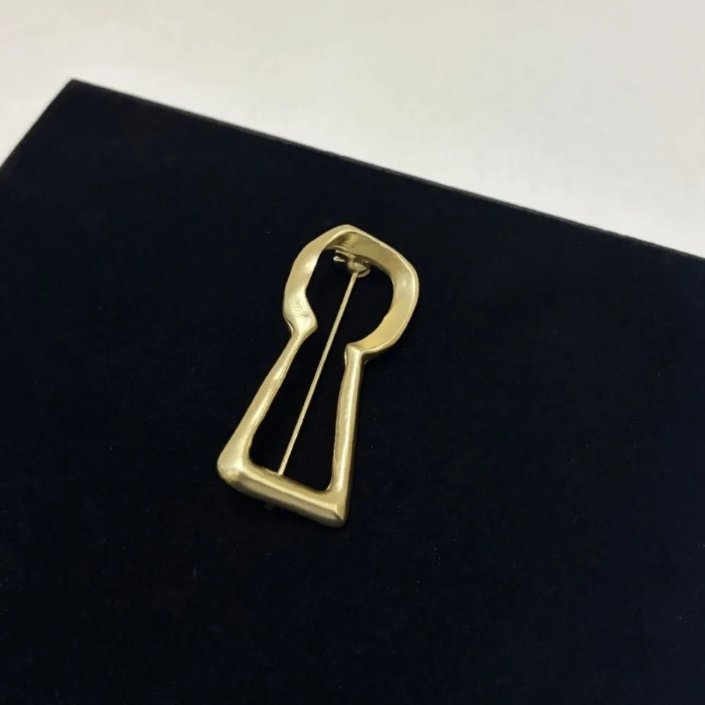 Alloy Key Shaped Brooch Lock Hole Design Minimalist Irregular Shape Lapel Pin Gold Silver Color Distressed Finish