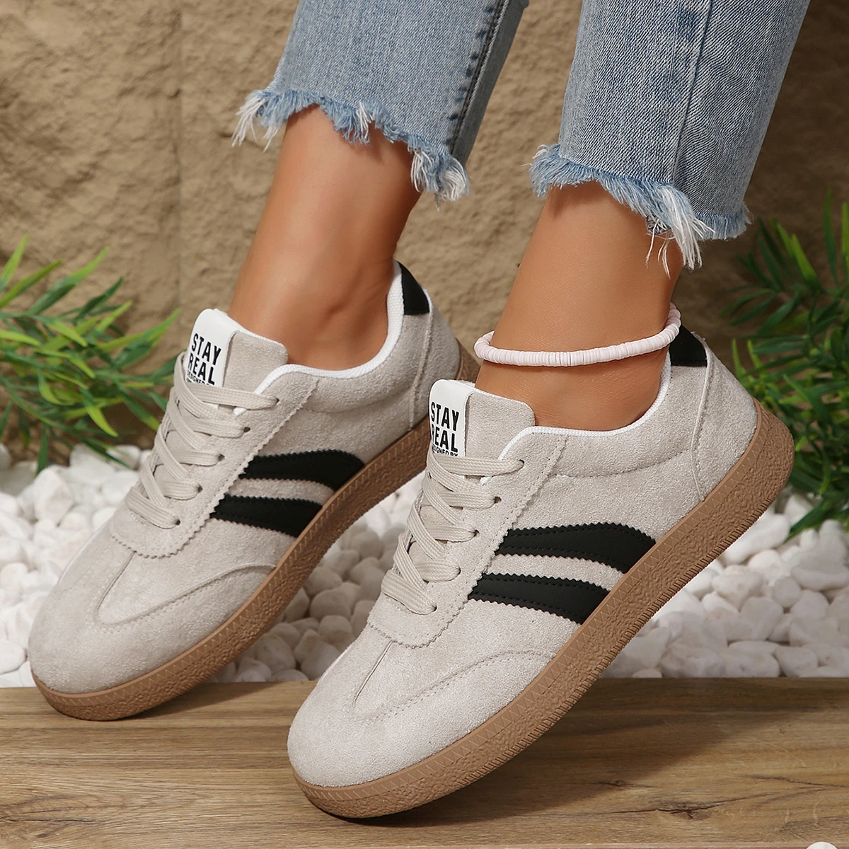 2026 Herbst Damenmode Wildleder-Sneaker mit Doppelschnallen-Metalldetails Leichte Atmungsaktive Bequeme Freizeitschuhe – Detail 3