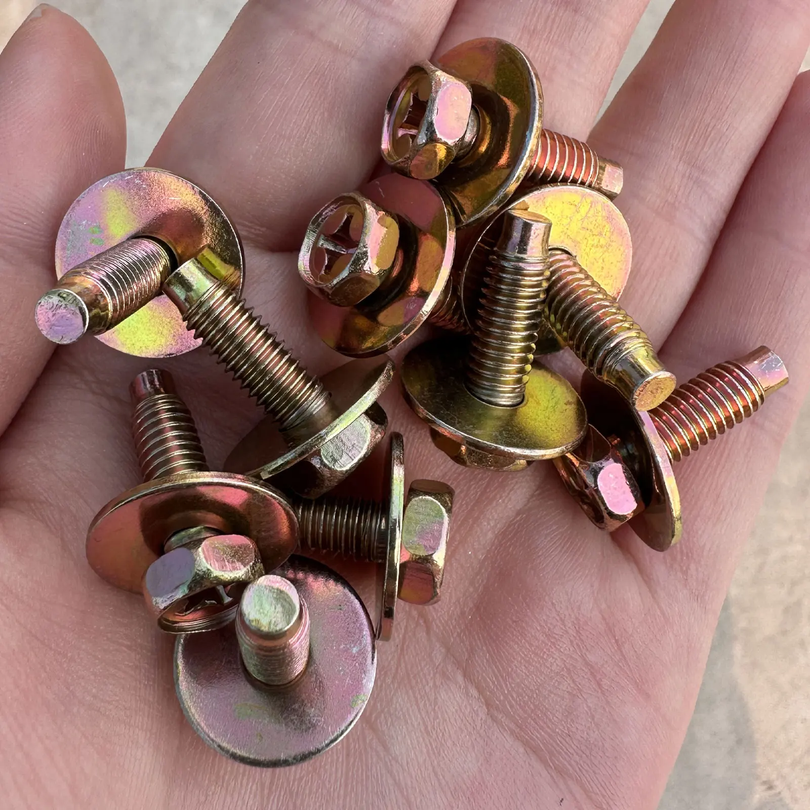 Motore universale sotto la copertura sottoscocca paraspruzzi protezione paraurti parafango fodera cappuccio scudo bulloni M6 clip dado a U