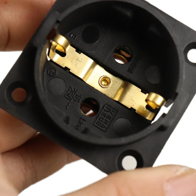 16 Amp 250 Volt OEM / ODM European Standard Wall Plug 86 Square Panel Socket Brass Gold-plating