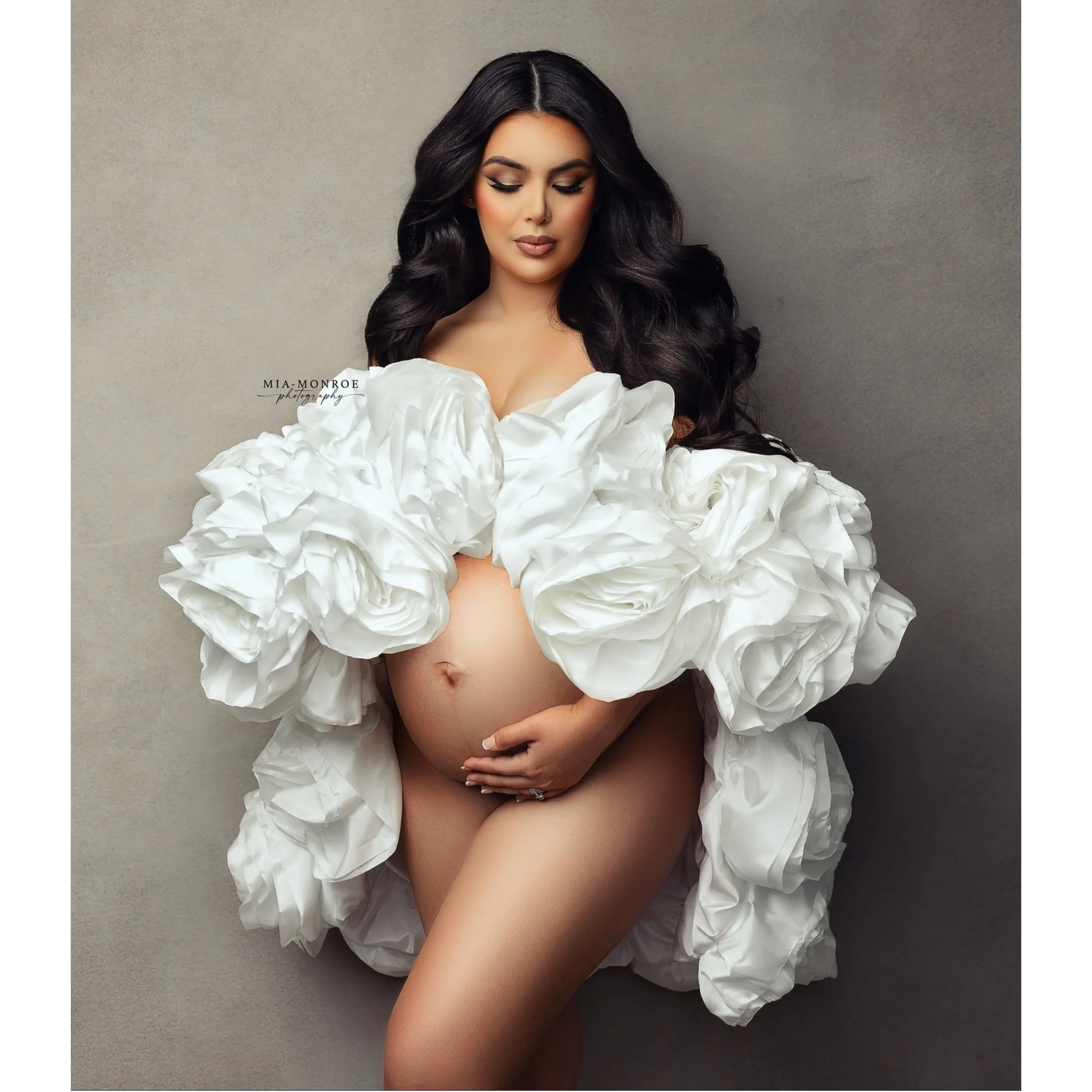 

White Rose Flower Cape Handmade Customized Maternity Cape for Photoshoot Fluffy Coat Popular 3D Floral Babyshower Cape Outwear