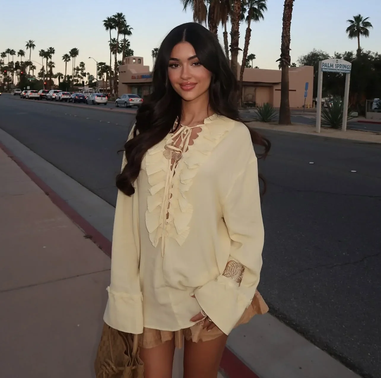 

Элегантная желтая шифоновая рубашка с оборками и длинными рукавами, женские винтажные свободные рубашки с v-образным вырезом, блузки на шнуровке, лето 2021, праздничные топы