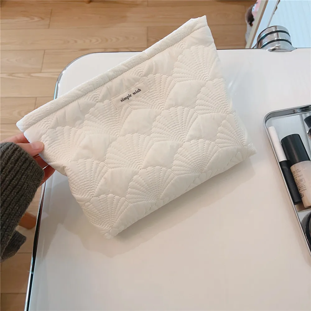 White Quilted Cotton Makeup Bag Toiletry Bag Women Girls Zipper Cosmetic Organizer Female Aesthetic Portable Travel Cosmetic Bag