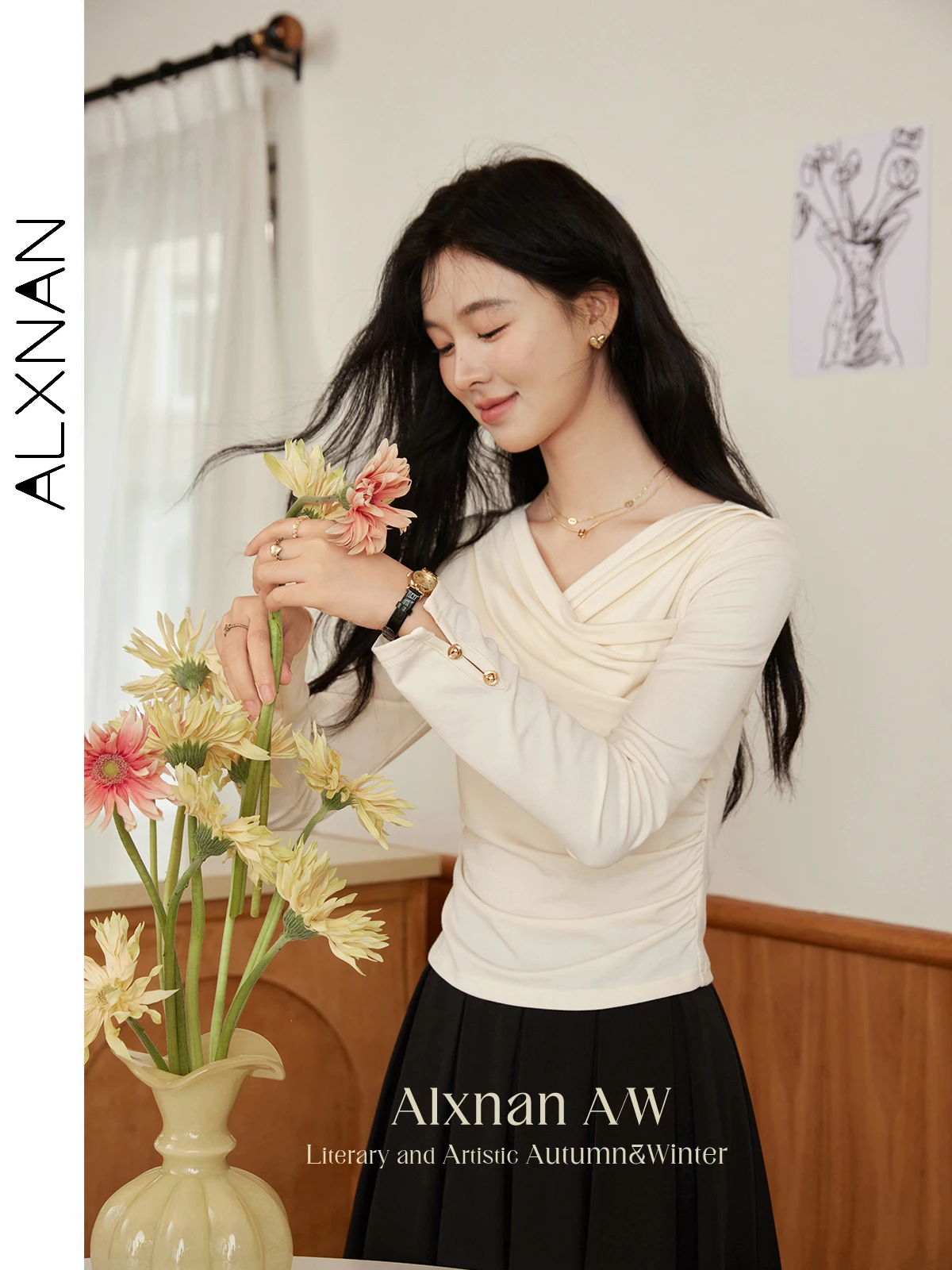 

ALXNAN Women's Sweet T-shirts Trendy Crossed V-neck Long Sleeve Metal Buttons Lady Simple Basics Tops 2024 Autumn Winter L39601