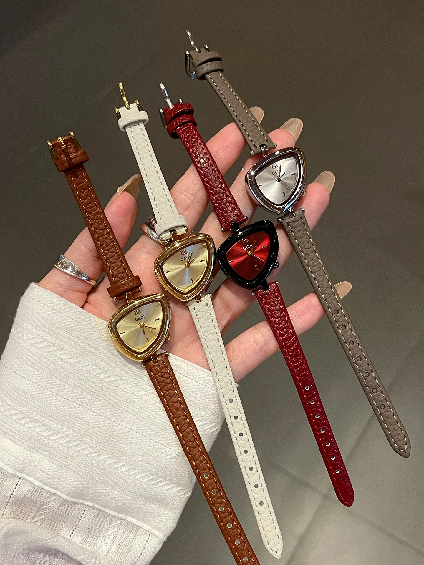 NEW Women's Watch, Fashionable Luxury Irregular Triangle Dial Watch High-Quality Quartz Strap Watches for Woman, Gifts for Women