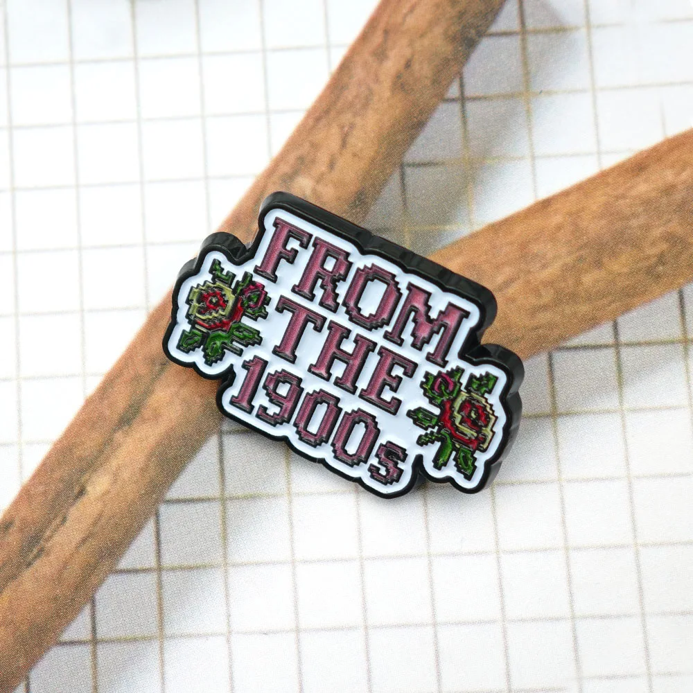 Aus dem 19. Jahrhundert Emaille-Pin Retro Pixel-Art Buchstaben Broschen Kreuzstich Rose Reversnadel Lustiger Y2K Schmuck Geschenk für Rucksack – Detail 6