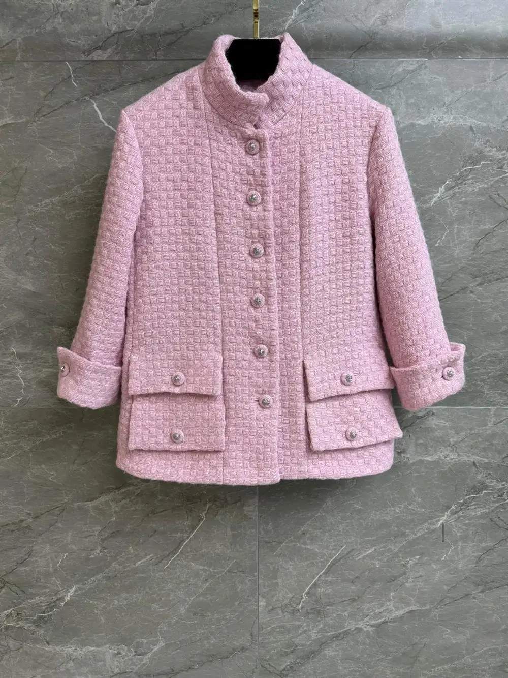 

Весна 2025: Новинка! Женский укороченный жакет из шерстяного твида с кружевным воротником и вставками из розового бриллиантового кружева, в стиле «Маленький аромат», однотонный, для повседневной носки.