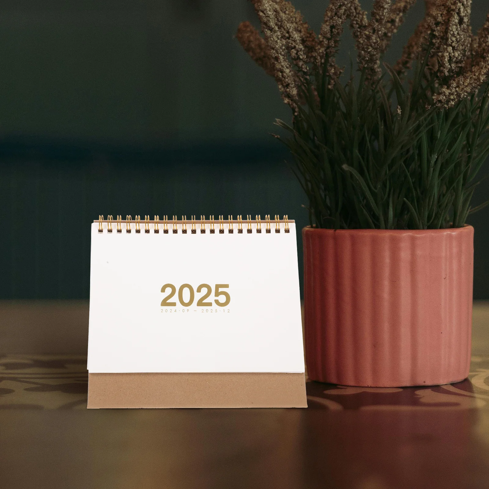 

2025 Standing Desk Minimalist Design Sturdy Paper Metal Wire Bound Flip Table Calendar For Office Home School Use 2025 Desk