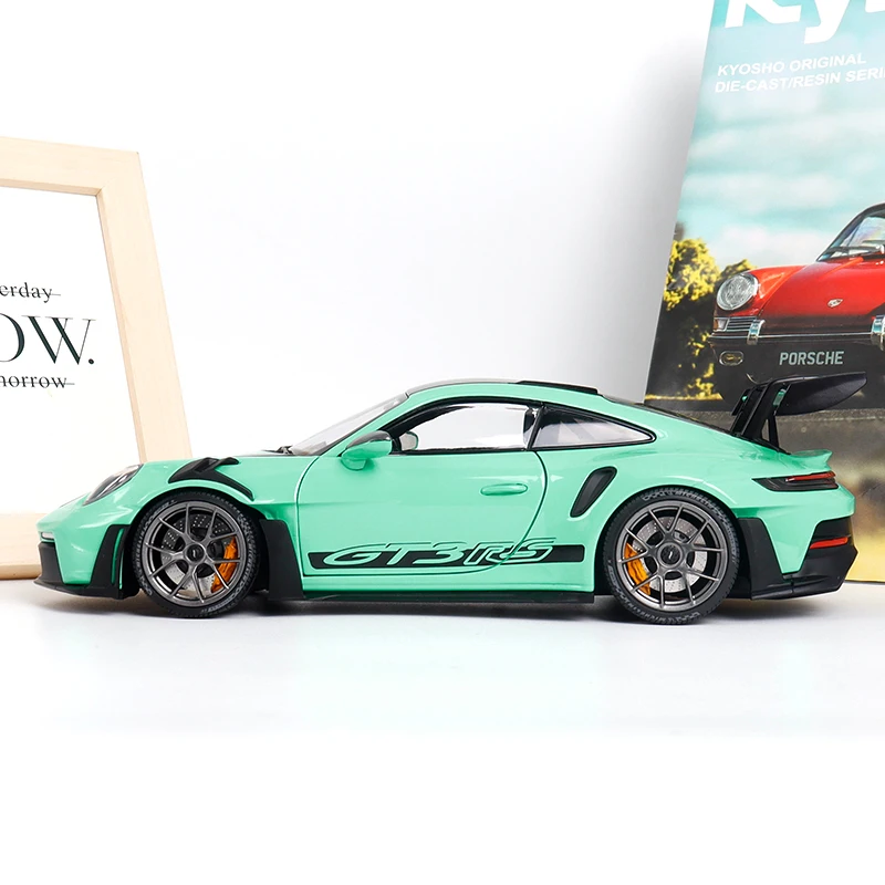 1:18 Porsche 2024 911 992 GT3RS, modelo de jogo de moda de carro estático de simulação de liga, coleção de adultos sênior decoração presente de feriado.