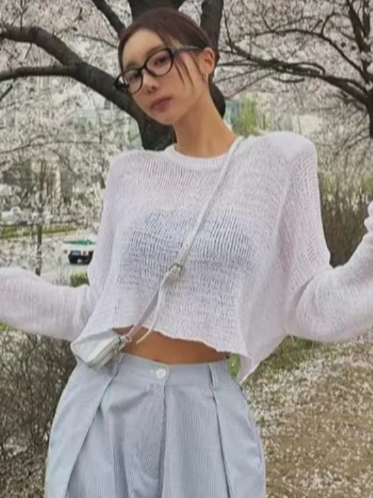 Blusa fena curta de malha, estilo soltinho, manga longa, estilo casual e e, cor pura, verão 2025, manga morcego.