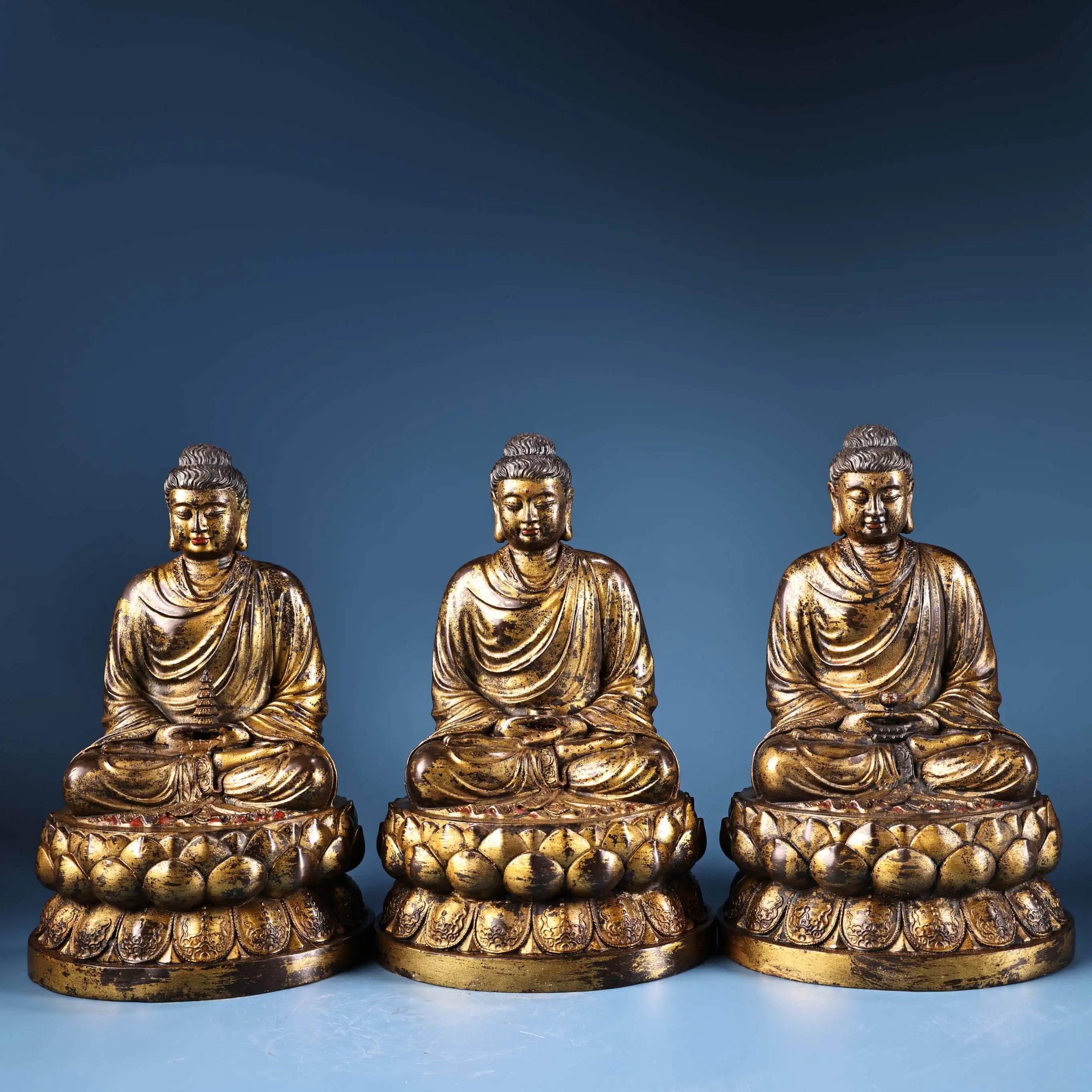 Tibetan brass Liu Tuo gold antique painting drawing face Sakyamuni Sanbao Buddha statue Home Hall incense case ornament 30cm