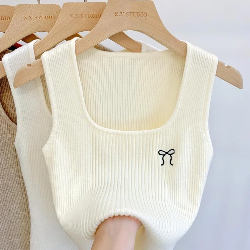 

Женский трикотажный топ с квадратным вырезом, без рукавов, для ношения под одеждой, футболка-топ, новинка 2026 года, короткий свитер для ношения поверх одежды.