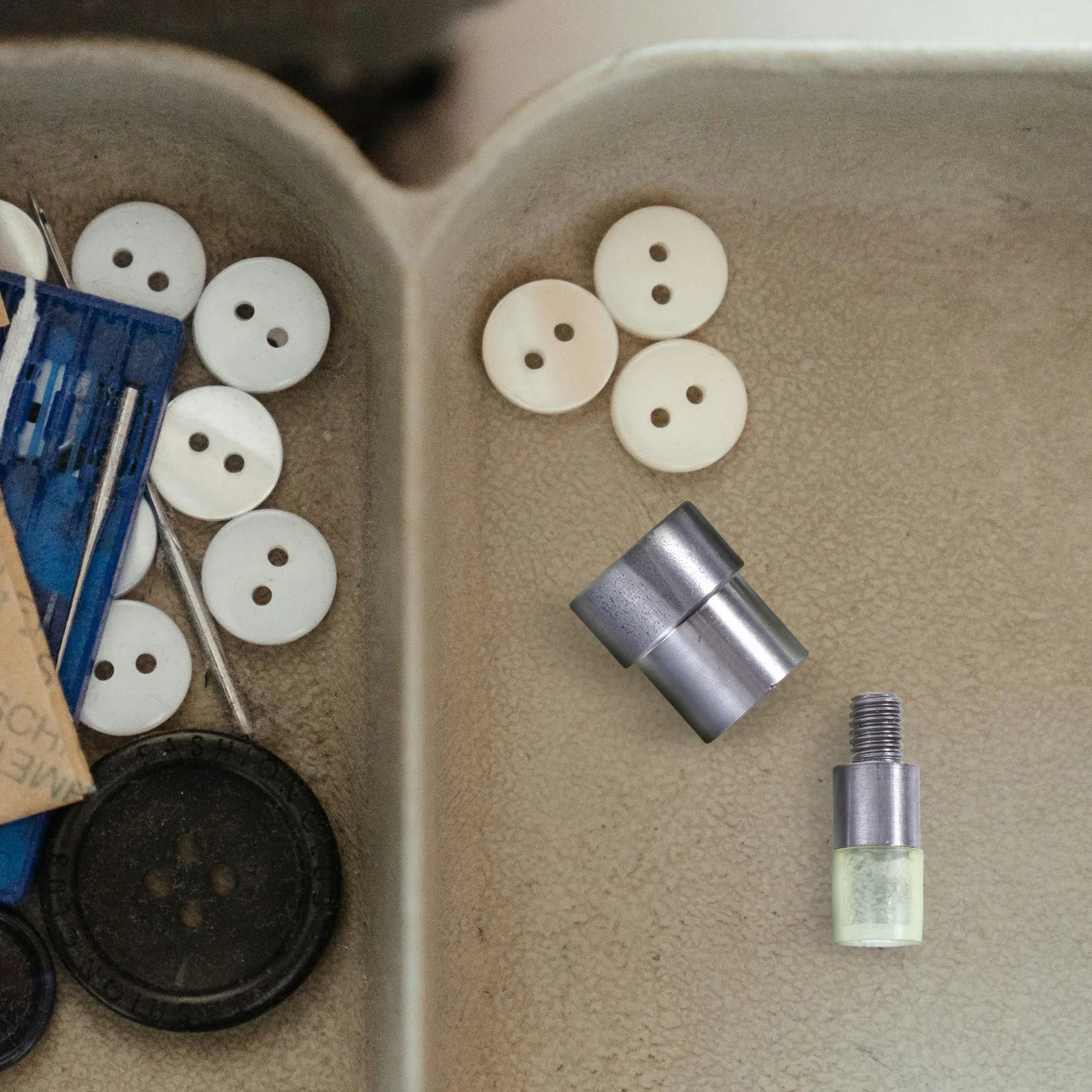 

2Pcs Double Capped Rivets Dies Manual Hand Press Rivet Setting Tool for Clothes Bags Shoes Universal Rivets Die