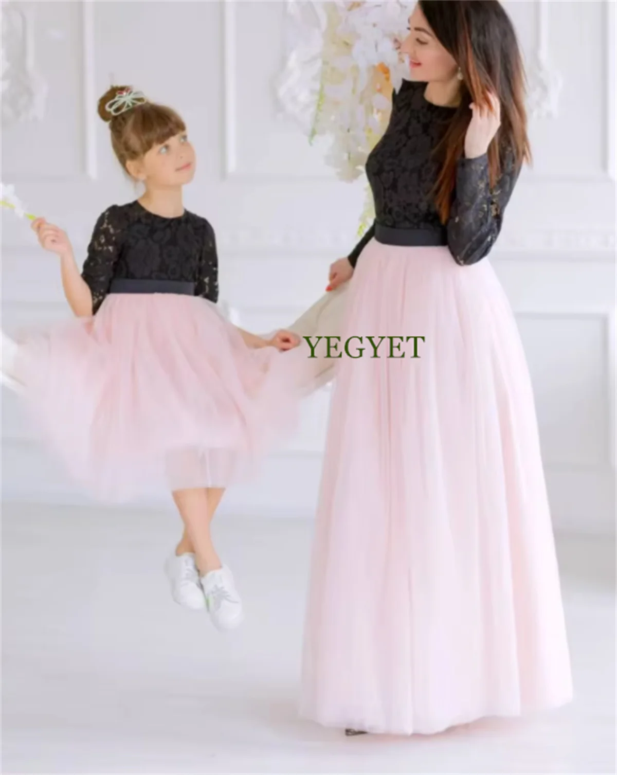 

Одинаковые платья для мамы и дочки, черное кружевное платье, наряд «Мама и я», вечерние платья для фотосессии для малышей, дня рождения