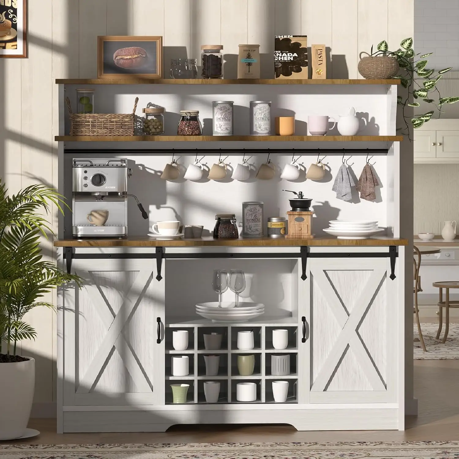 55인치 농가 스타일 커피 바 캐비닛, 3단 선반, 슬라이딩 헛간 문, 와인 랙 12개 및 후크 9개 포함