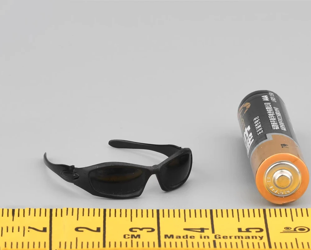 Schaal 1/6 Minitimes M048 VS. Soldaat Pop Bruine Kleur Helm Speelgoed Model Licht Teken Medailles PVC Materiaal Voor 12 "DAM COO Figuur