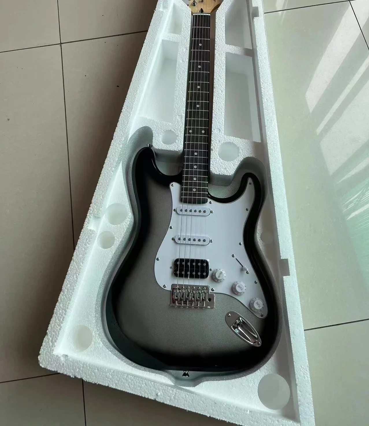 

Send in 1 days stratocaste-r custom body 6 string Electric Guitar in stock fssadvaCCA