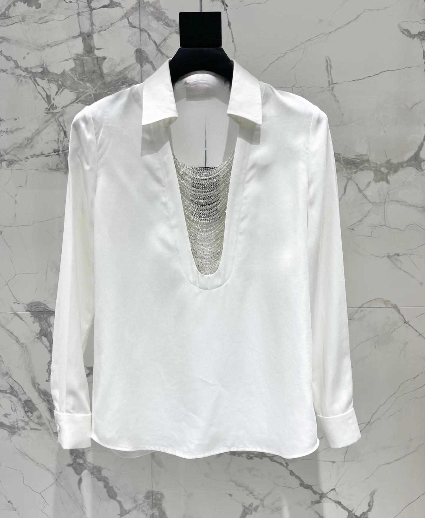 

Элегантная женская рубашка с V-образным вырезом и длинными рукавами, с дизайном в виде бусин и цепочек, повседневный стиль для работы, из смесового хлопка, влагоотводящая, рукав 3/4.