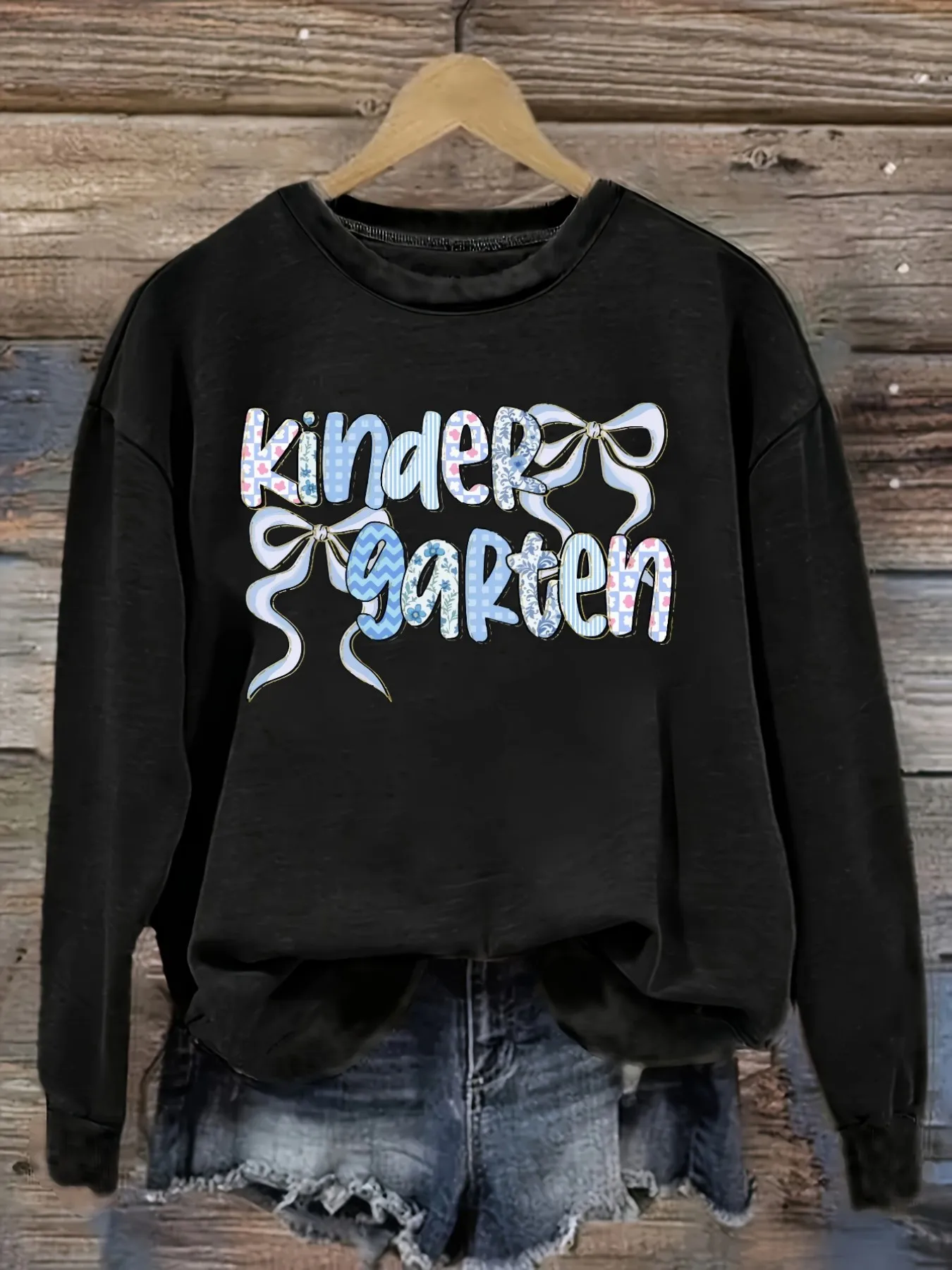 Women's Casual Long Sleeve Crew Neck T-Shirt Kindergarten Bow Pattern Print Design Design, Round Neck Women's Clothing, Machine Washable, Slightly Elastic, Loose Fit, Spring Autumn Winter Women's T-Shirt, Halloween Costume Outfit